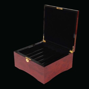 750 Ct Glossy Wooden Mahogany Poker Chip Case 750 Ct Glossy Wooden Mahogany Poker Chip Case